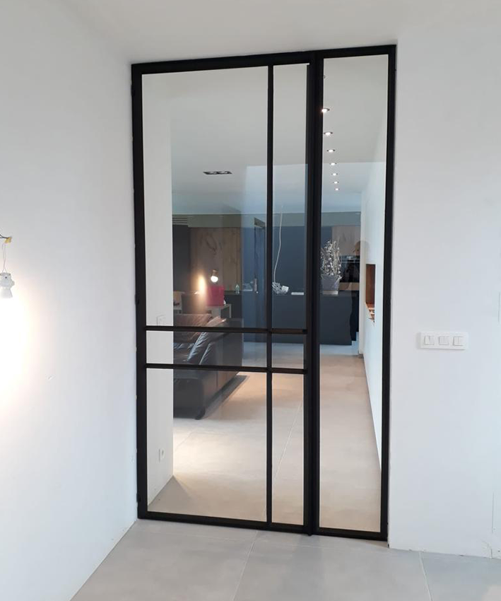 stalen kozijn met deur