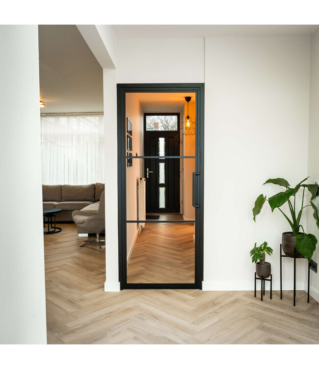 stalen deur en kozijn