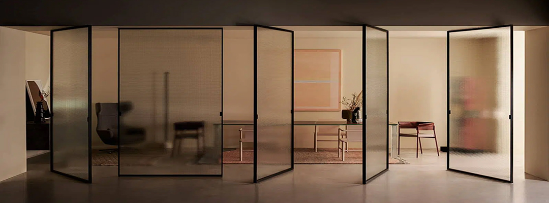 pivoterende stalen deur