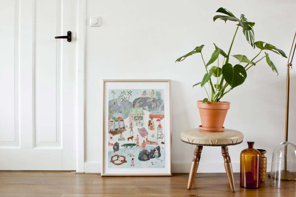 witte deur met zwarte klink